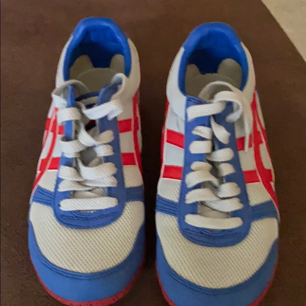 Tiger tennis shoe